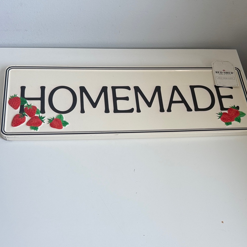NWT METAL WELCOME  “Homemade” Sign with Strawberry Design